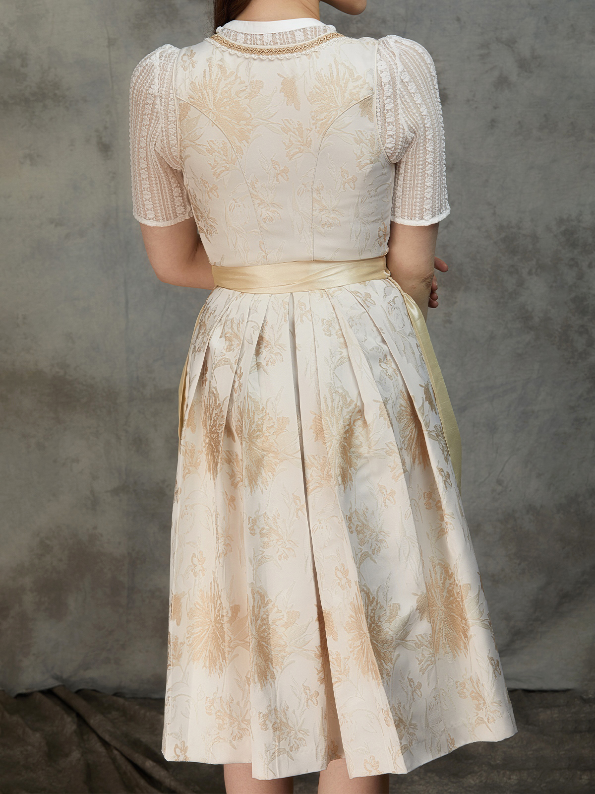 Dirndl Olivgrün in eleganter Ausführung