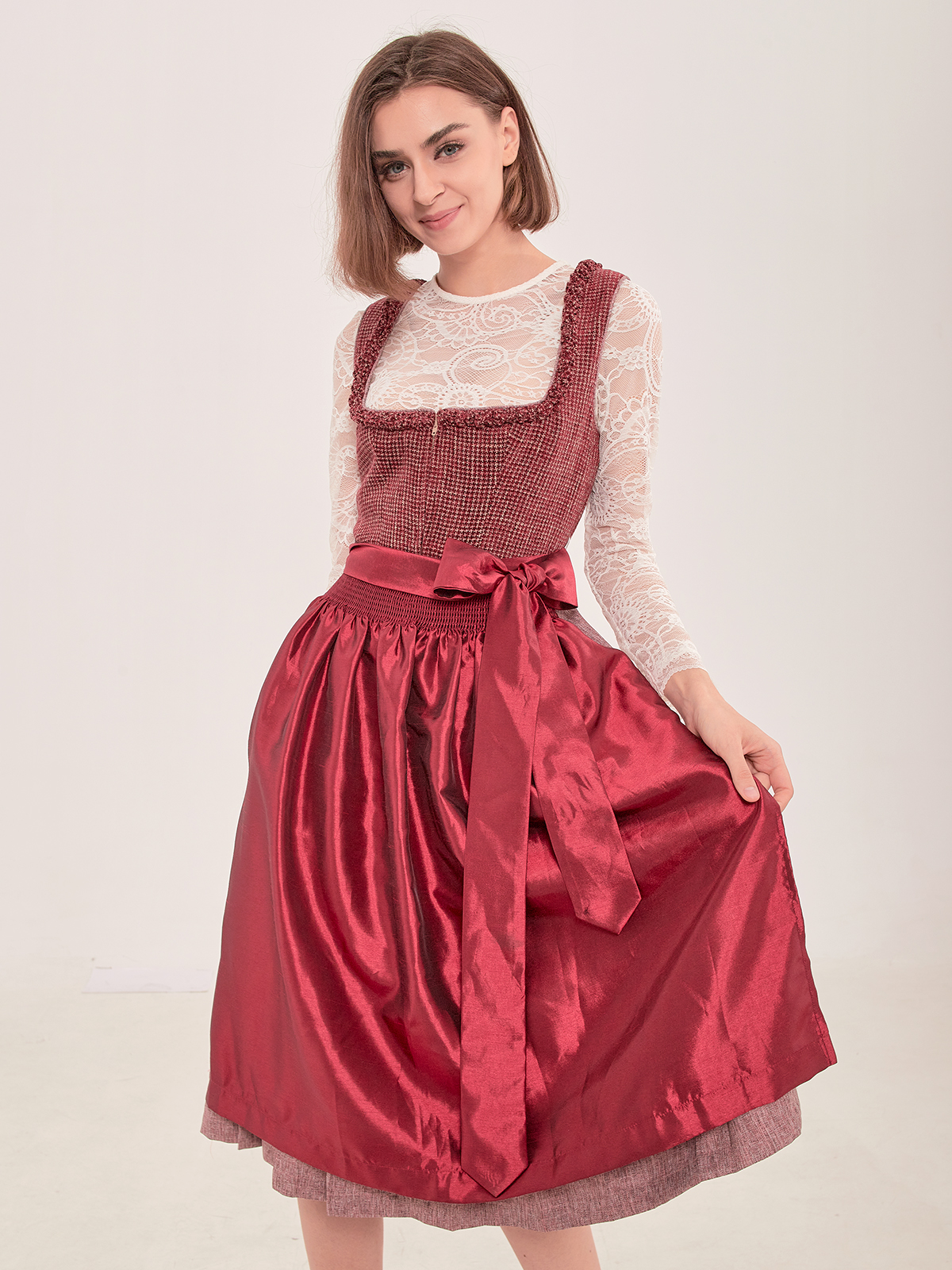 Dirndl in Rot – ein klassischer Hingucker