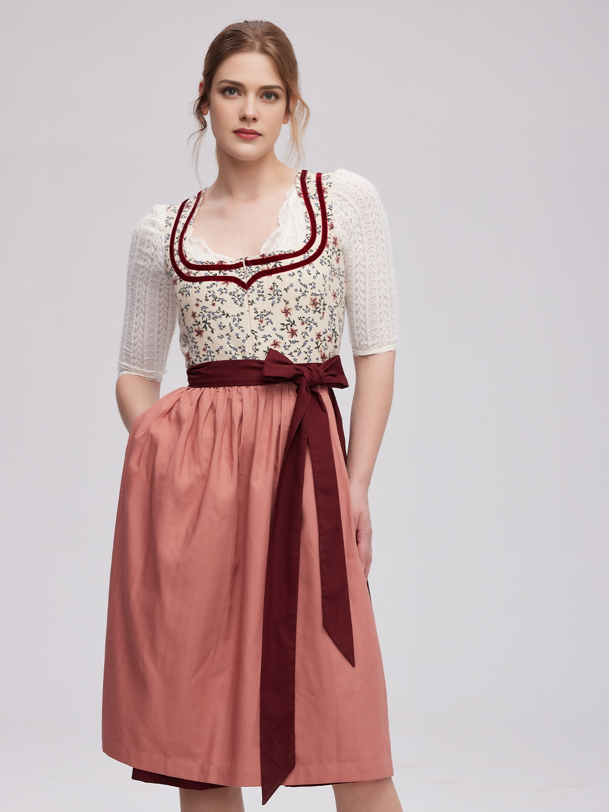 Dirndl in Rot – Eleganz und Tradition