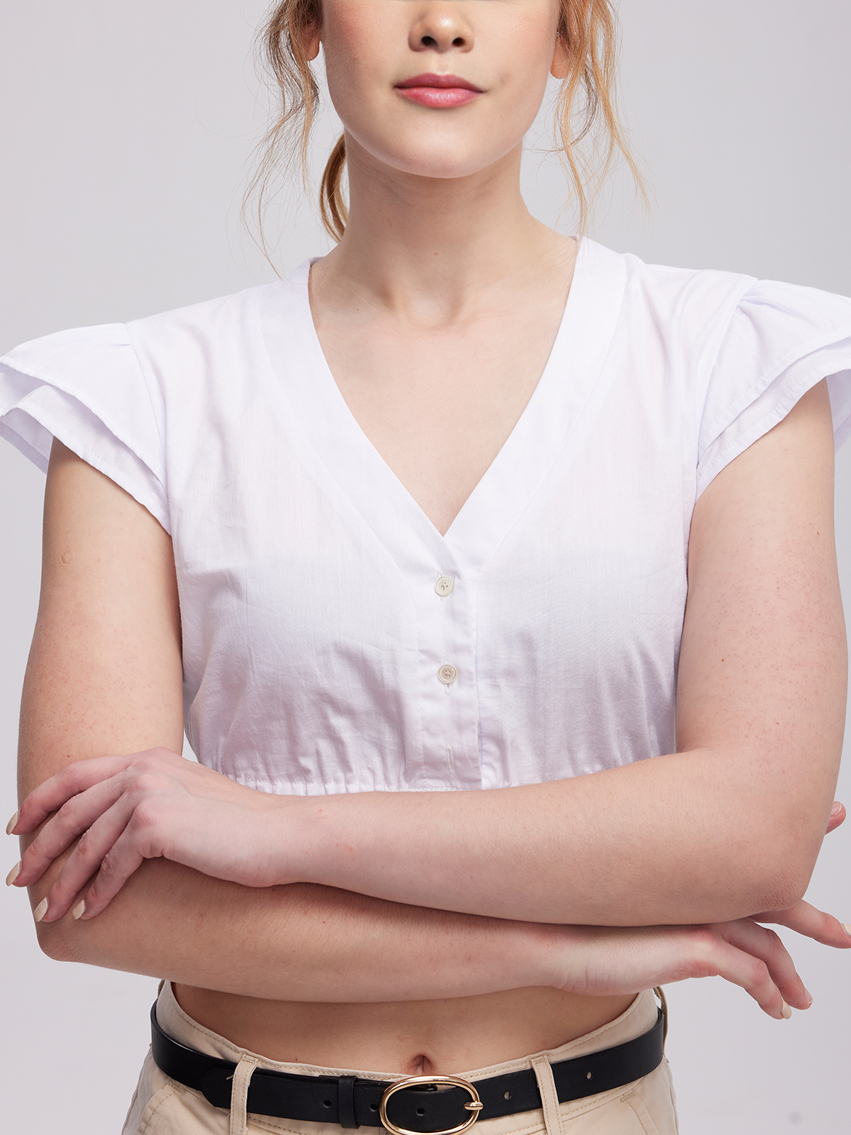 Modernes Dirndl in Weiß mit femininem Schnitt