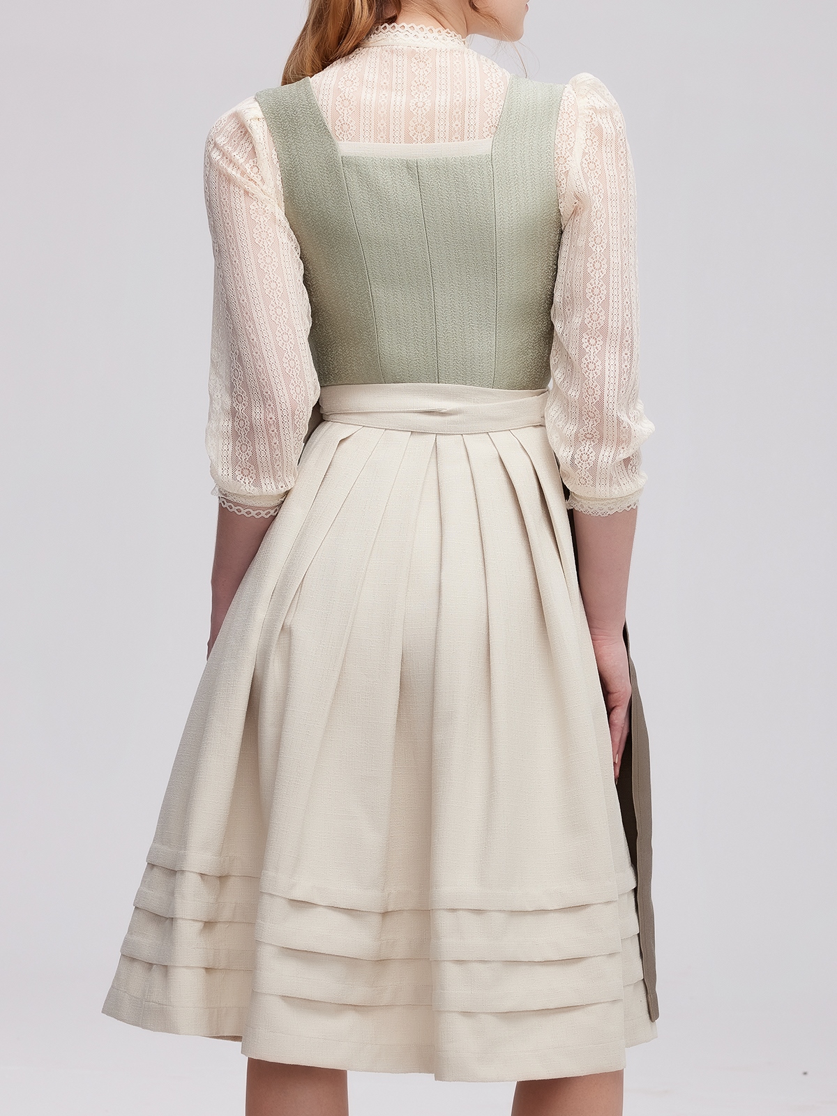 Traditionelles Dirndl in Grün