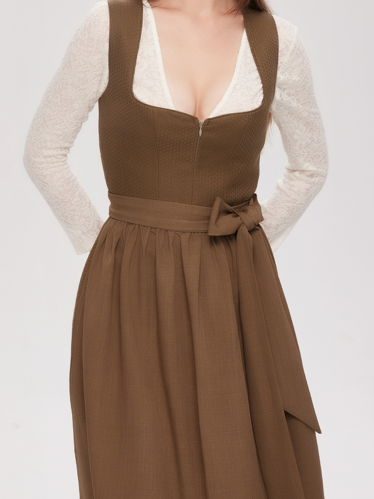 Dirndl Grün mit Langarmbluse