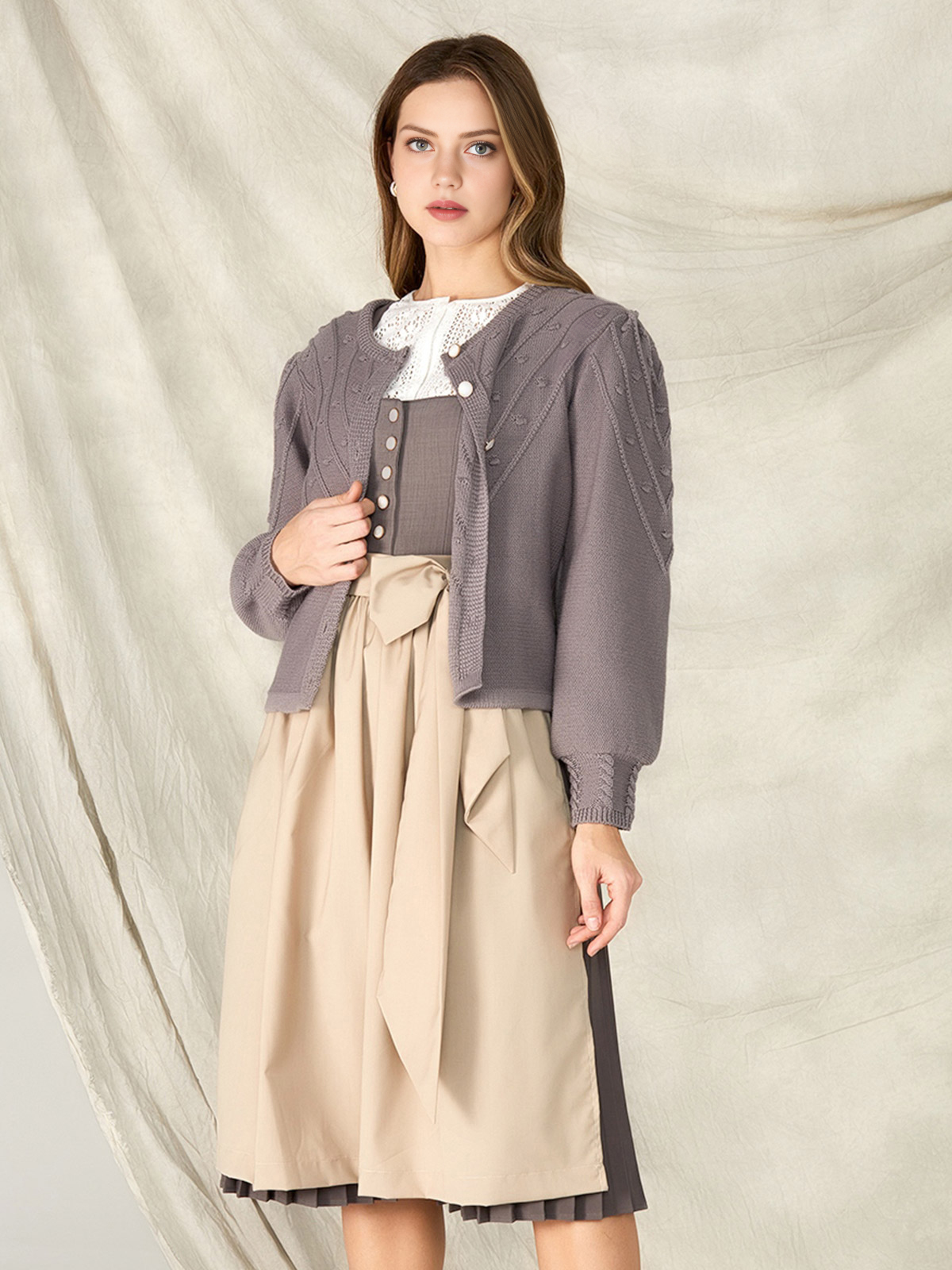 Schwarz Rotes Dirndl mit Strickjacke