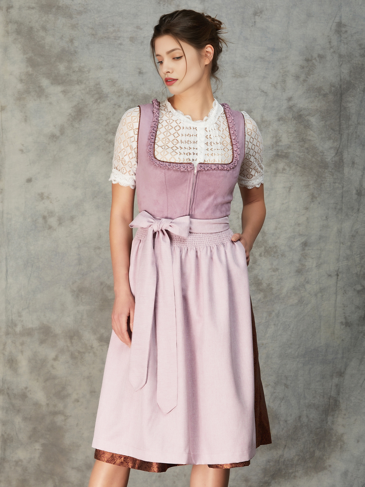 Dirndl in Khaki – Eleganz trifft Modernität