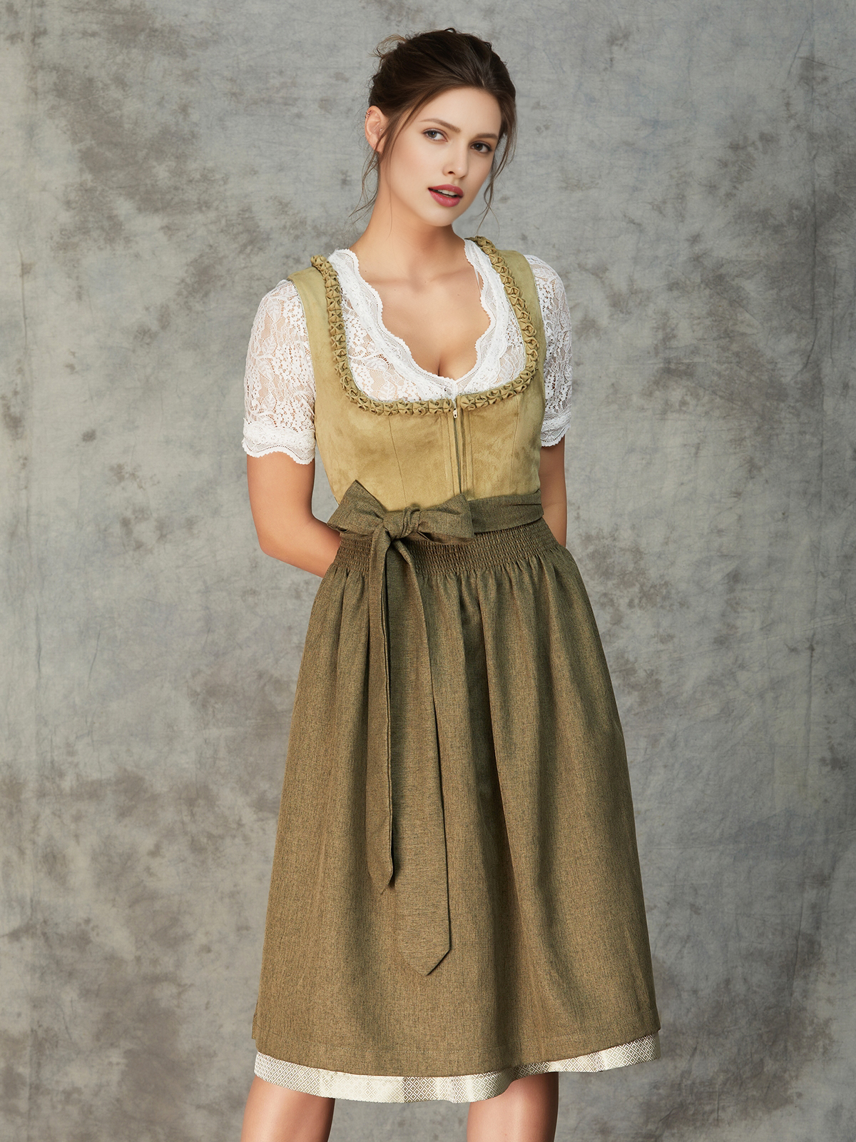 Hochwertiges Dirndl in Grün mit traditioneller Stickerei