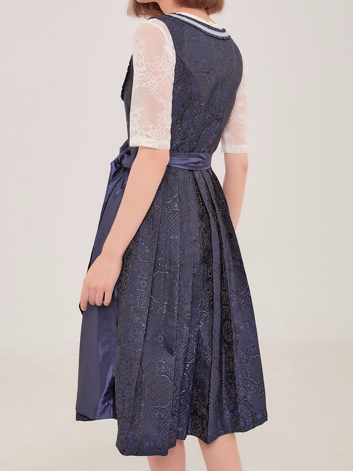 Grünes Dirndl in klassischem Design
