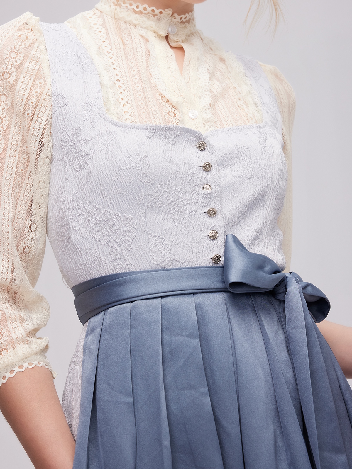 Dirndl mit geradem Ausschnitt in Blau