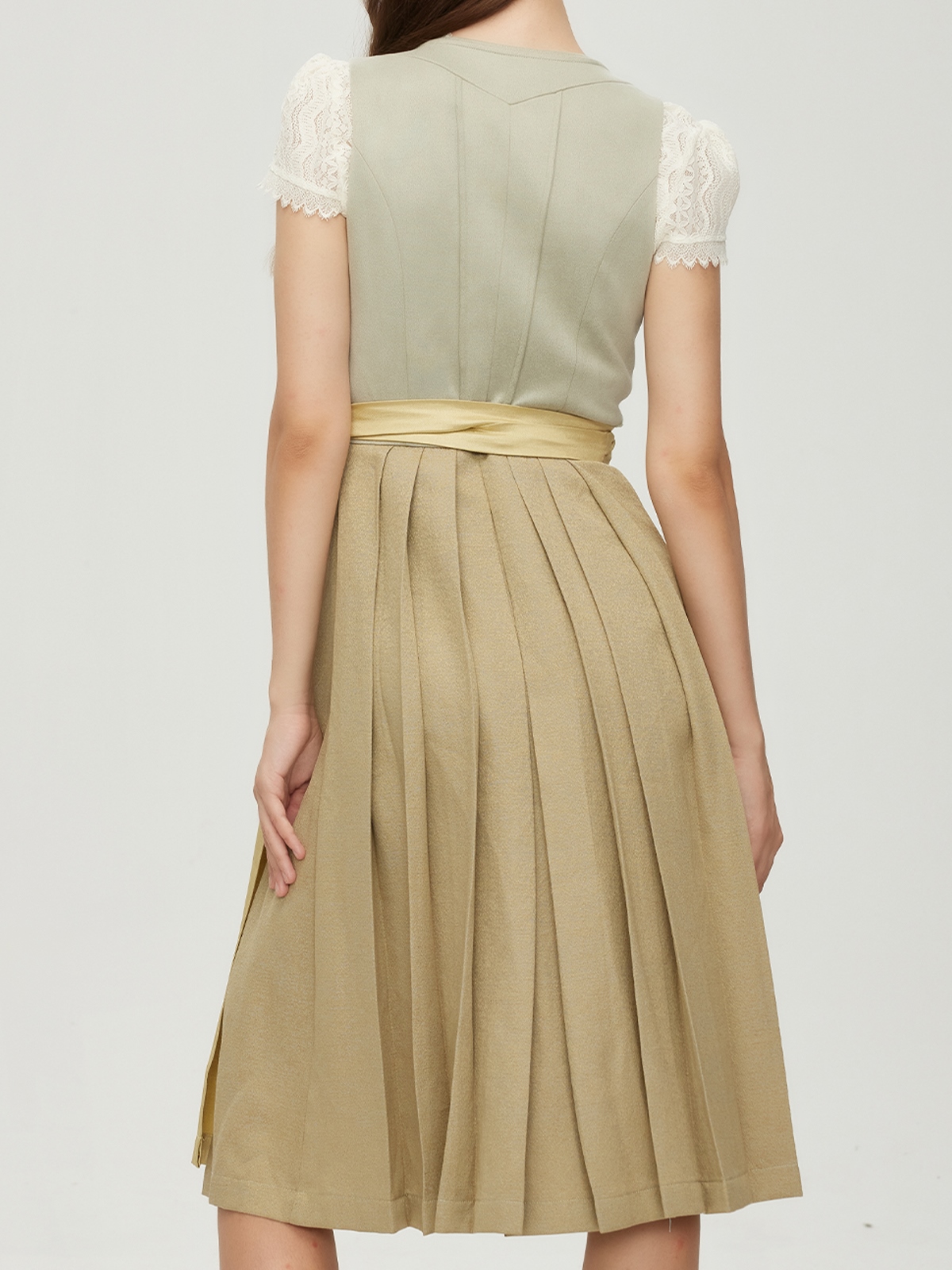 Traditionelles grünes Dirndl von Ehreer