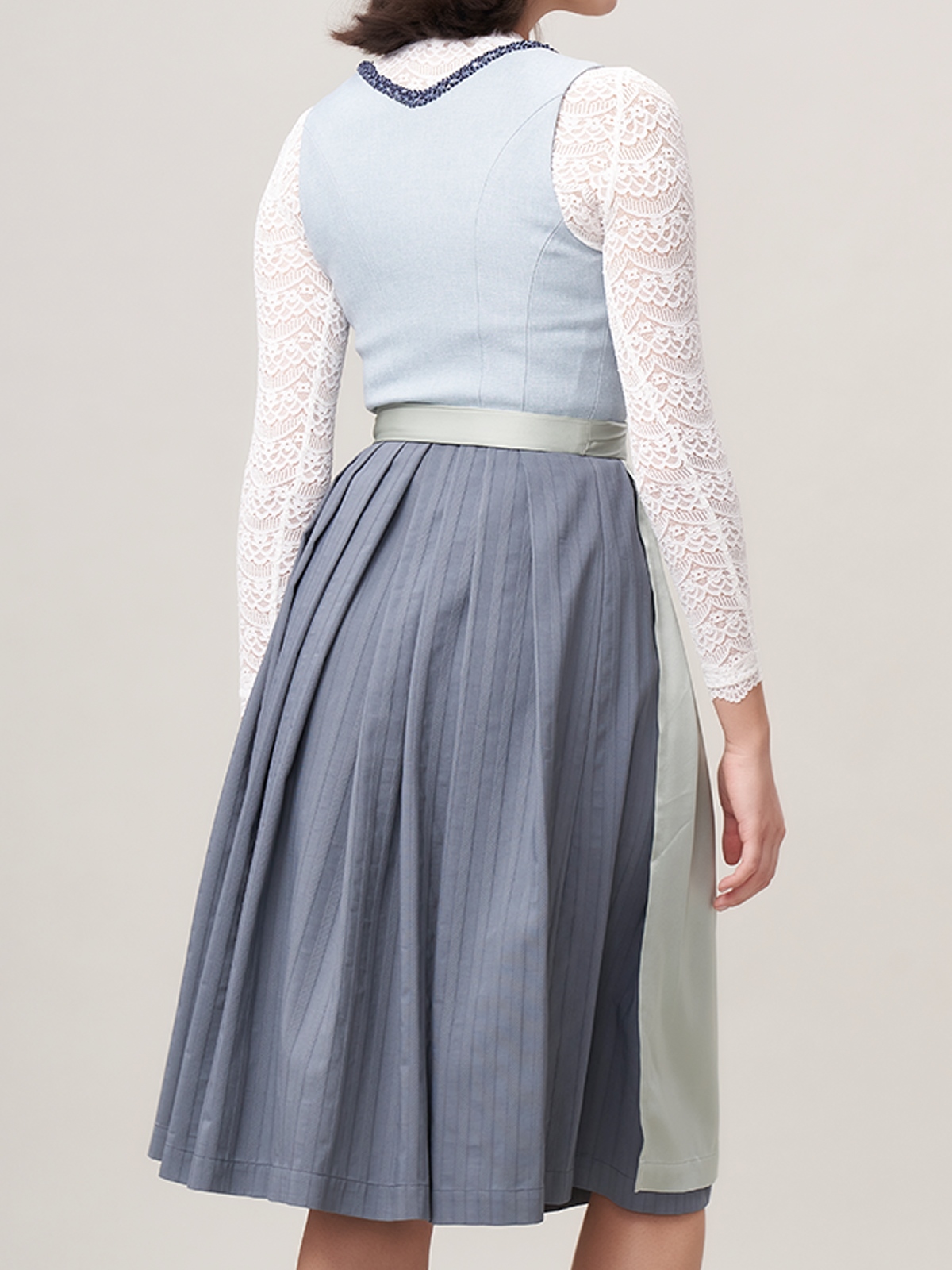 Dirndl Blau Schlicht – zeitlos und elegant