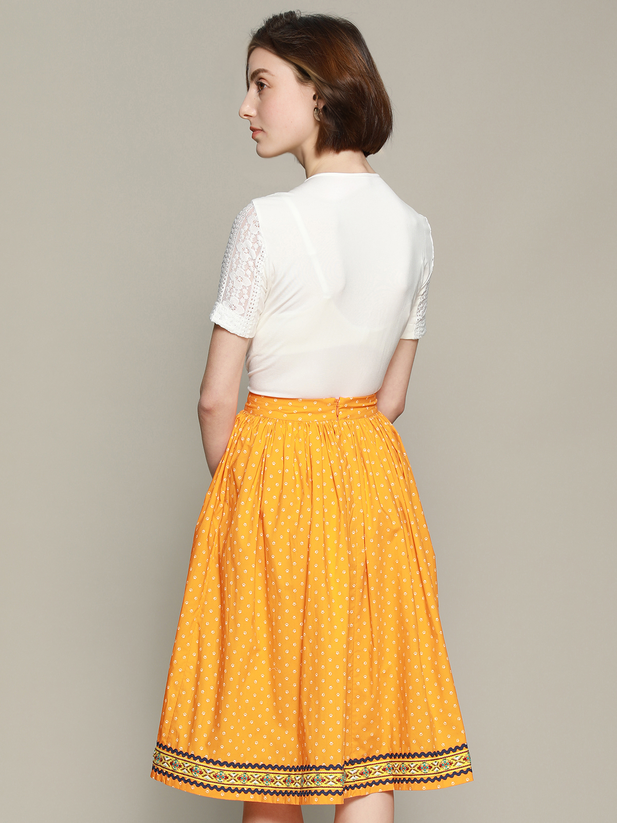 Dirndl in Grau und Schwarz