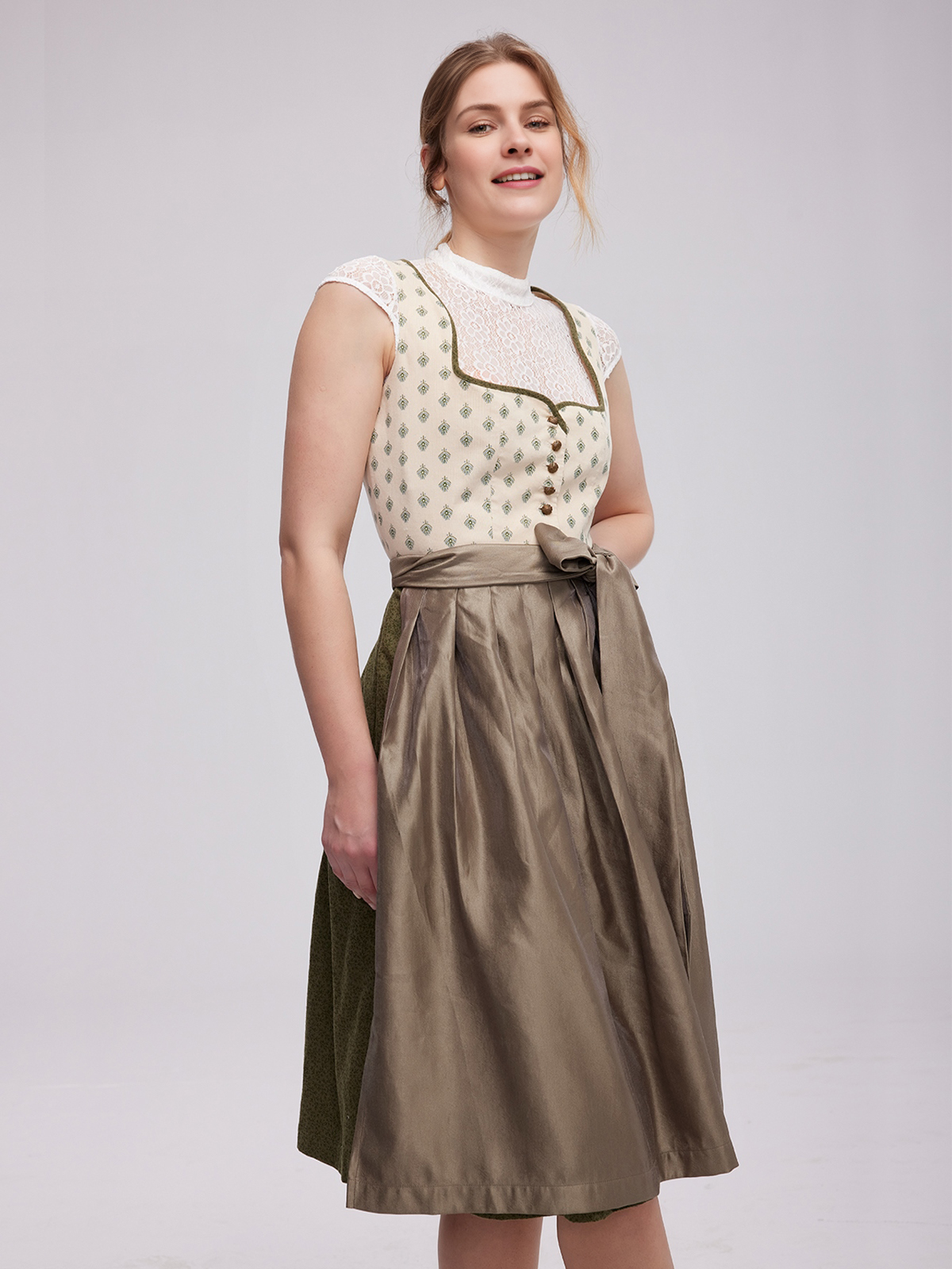 Dirndl in Gelb mit femininem Schnitt