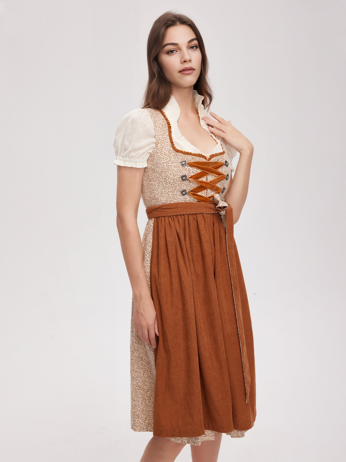 Dunkelblaue Dirndlbluse in eleganter Ausführung