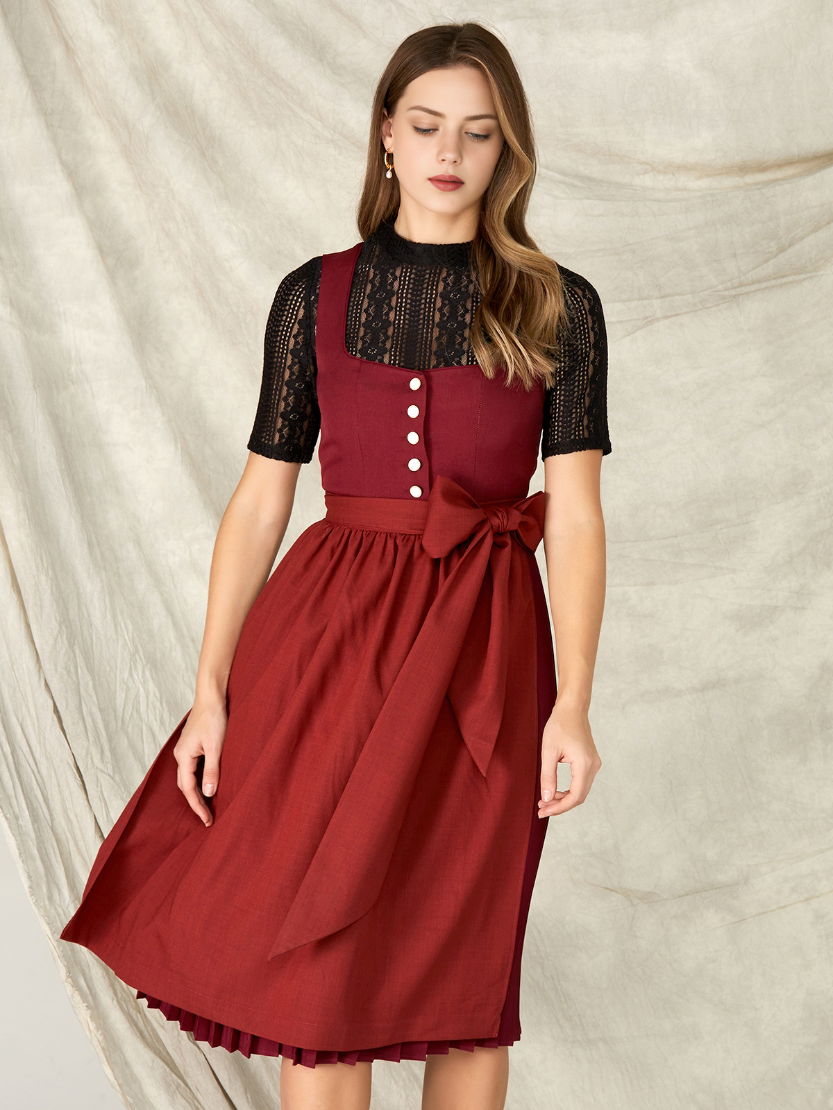 Moderne Dirndl-Kleider in Rot