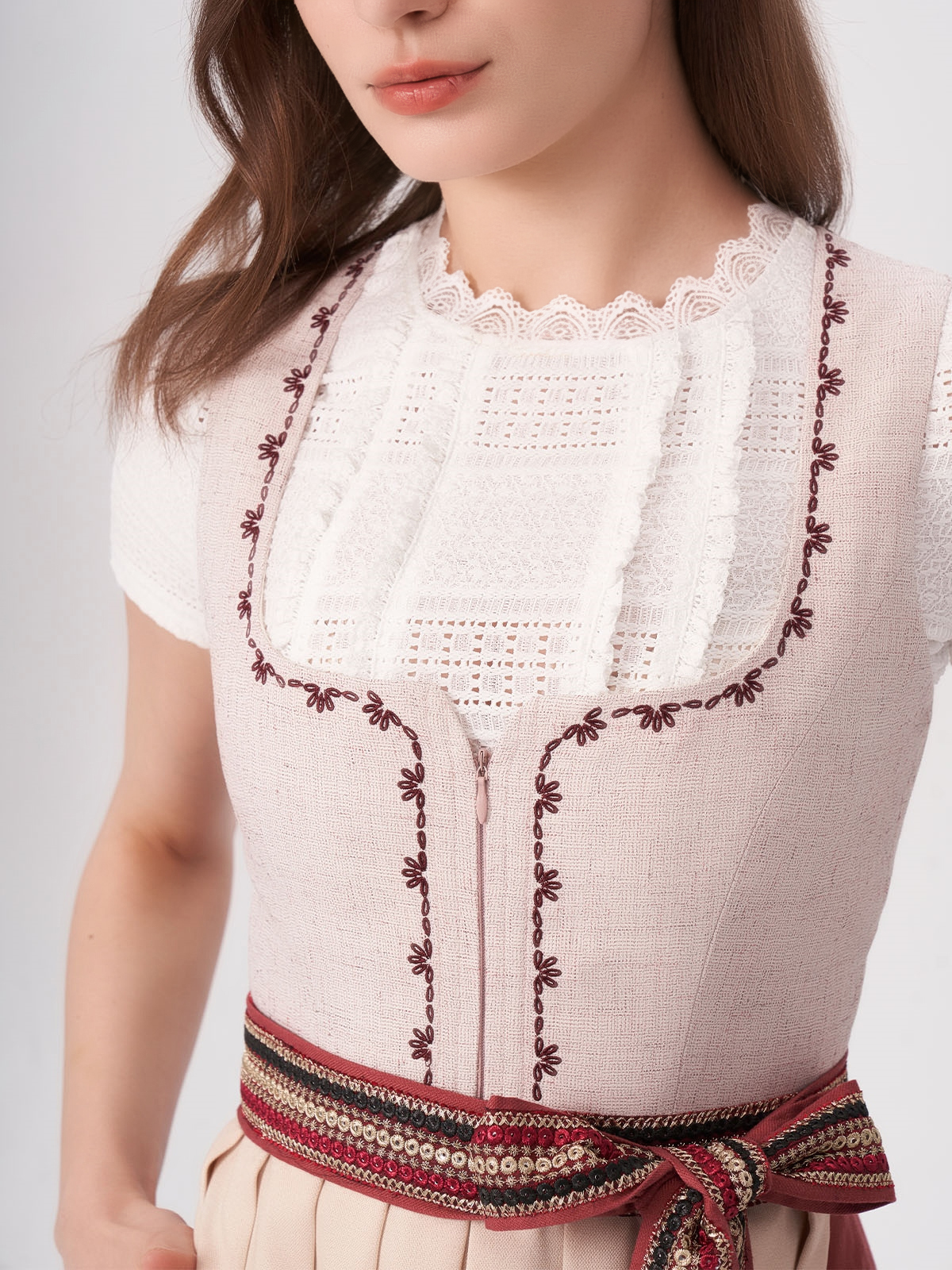Modernes Mini Dirndl in Rosa