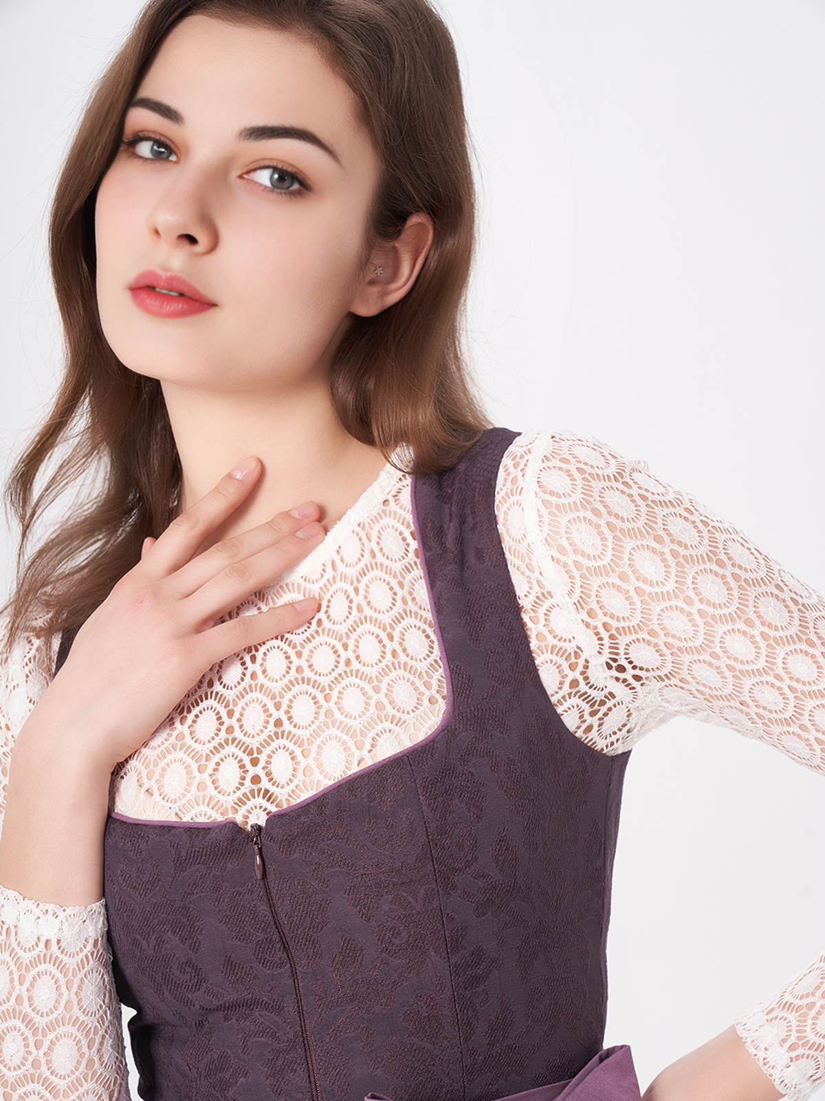 Dirndl in Beige und Grün – zeitlos und elegant