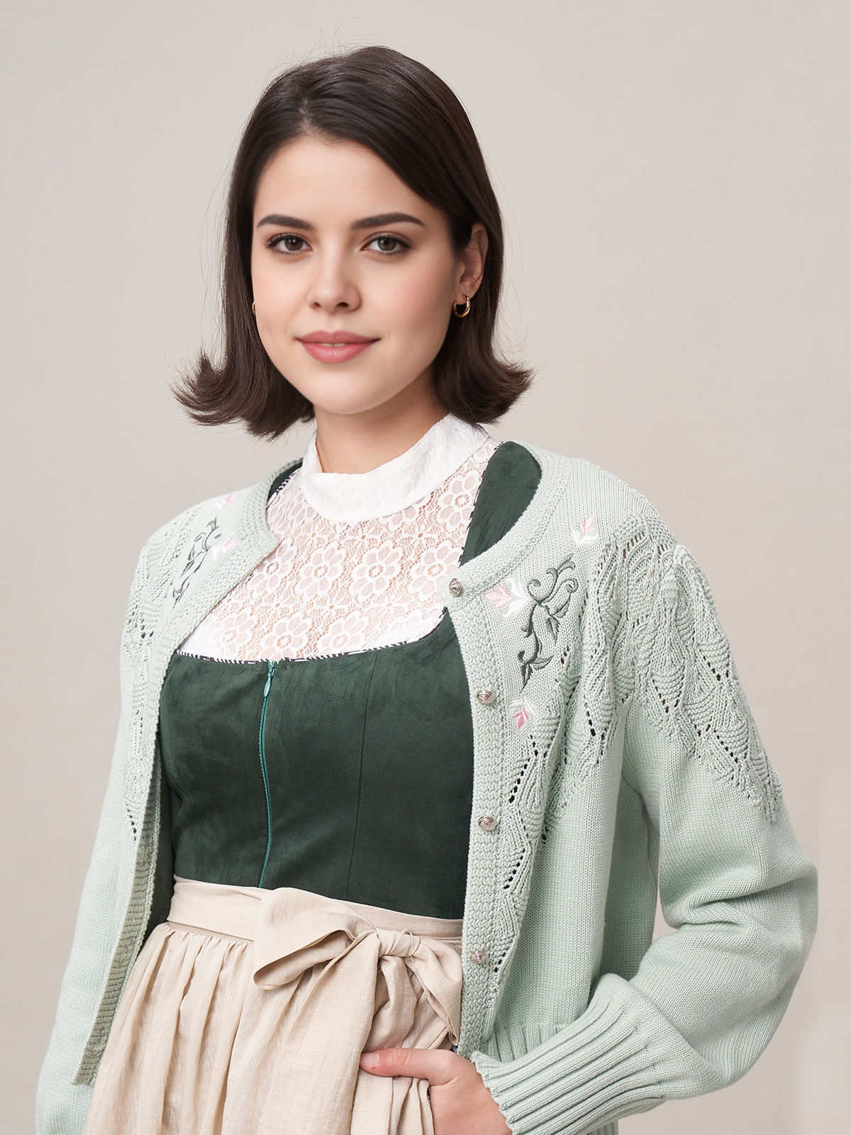 Dirndl in Rosa mit Strickjacke