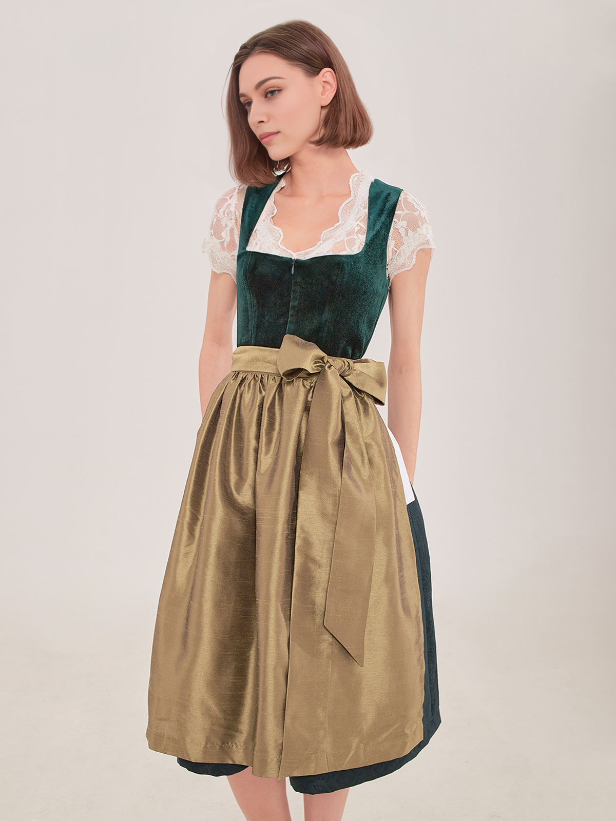 Modernes Dirndl in Grün