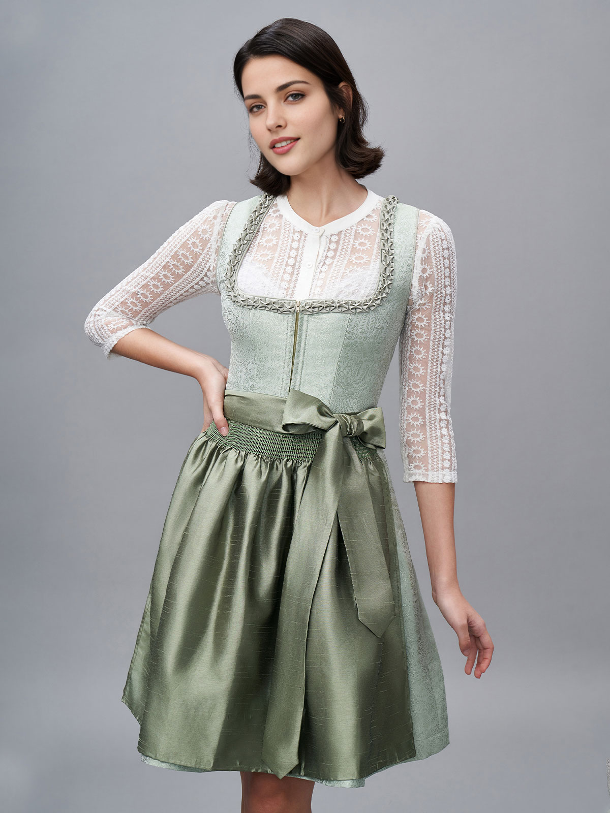 Elegantes grünes Jeinn Dirndl