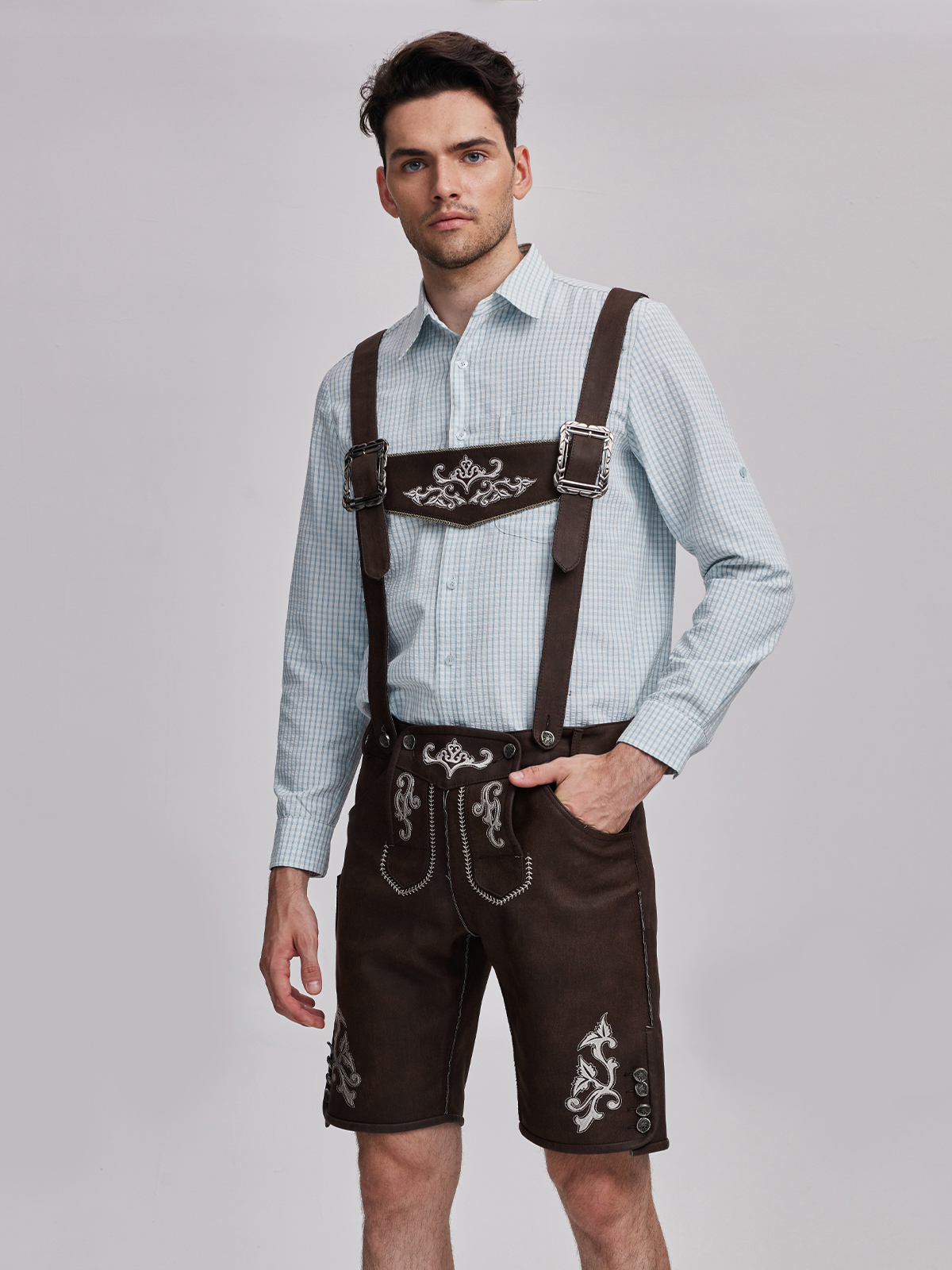 Hochwertige schwarze Dirndlschürze mit Lederhosen-Kombination