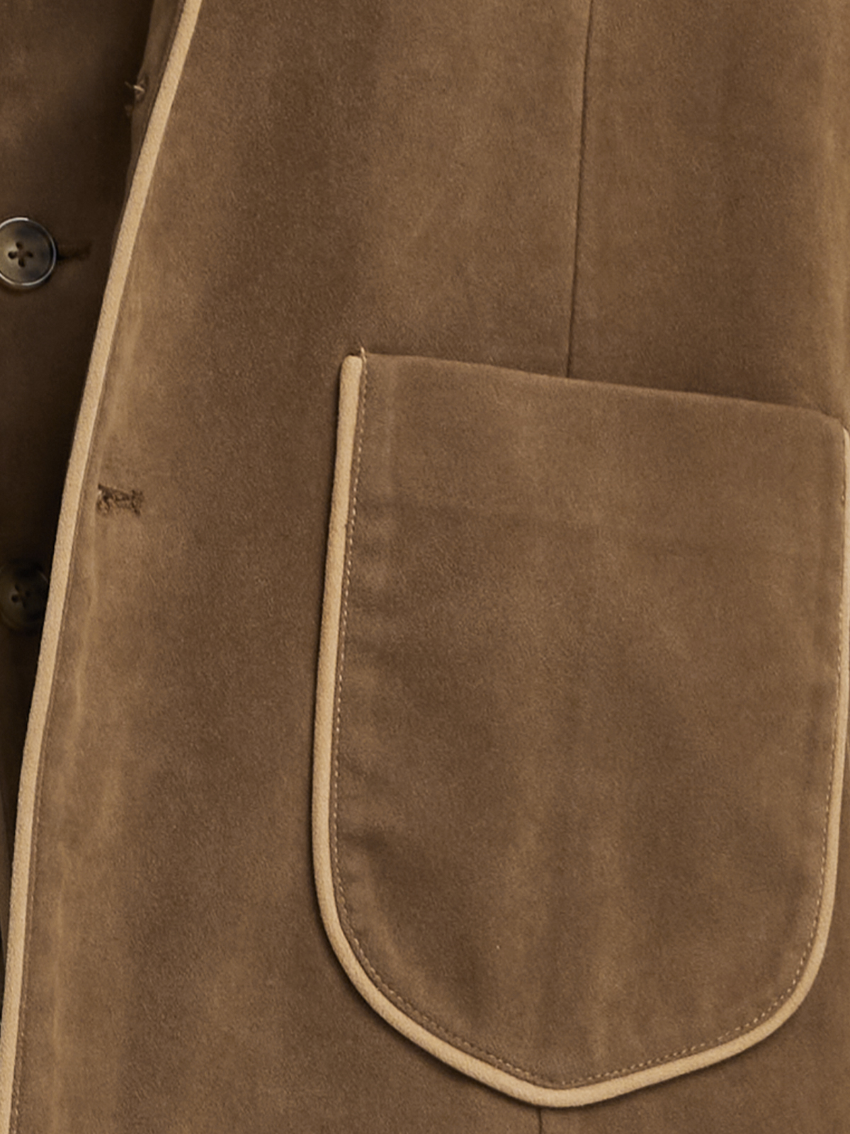 Lila Dirndl mit gelber Janker-Jacke