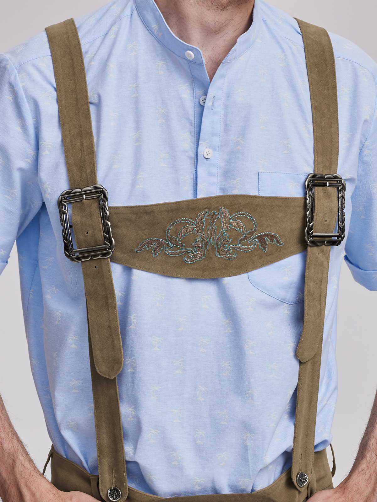 Moderne Dirndl kurz in Braun