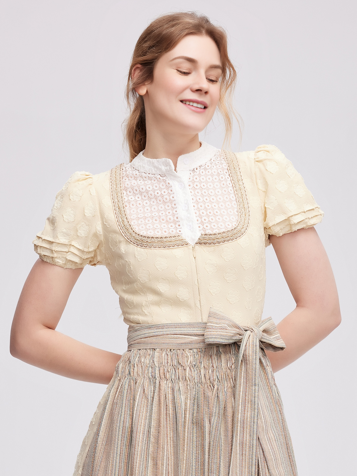 Dirndl in Gelb mit modernem Twist