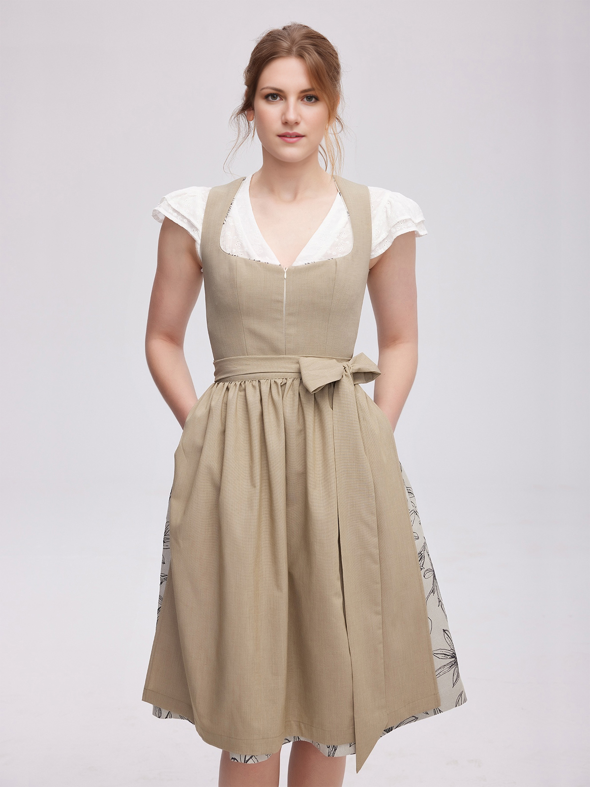 Dirndl mit Samt in Grün