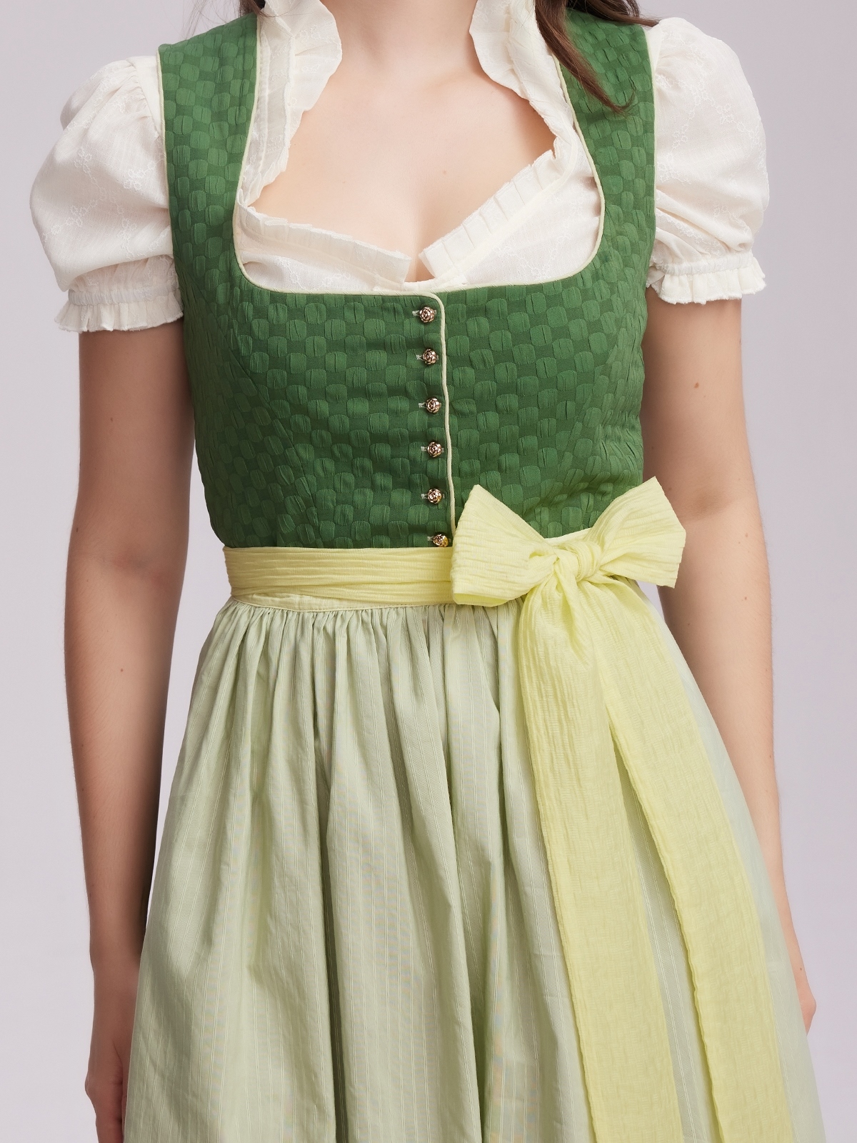 Modernes dunkelgrünes Dirndl mit schlanker Silhouette