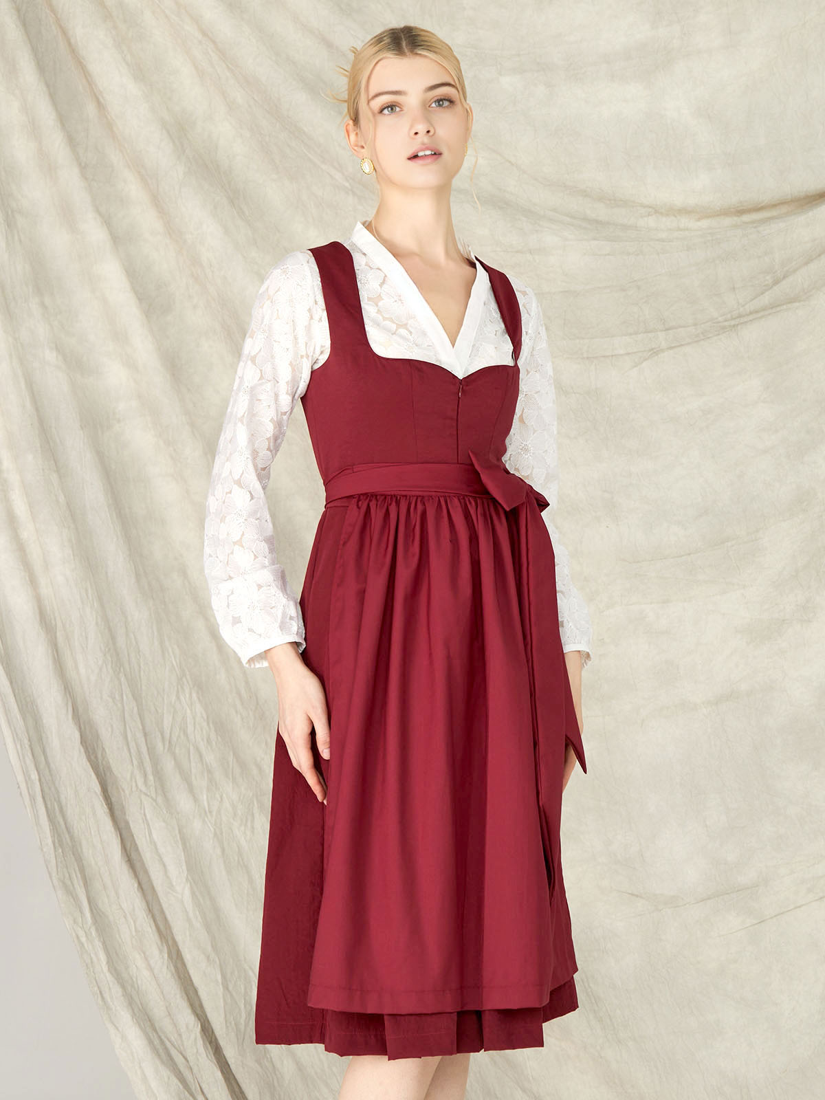 Dirndlbluse in Altrosa – feminin und stilvoll