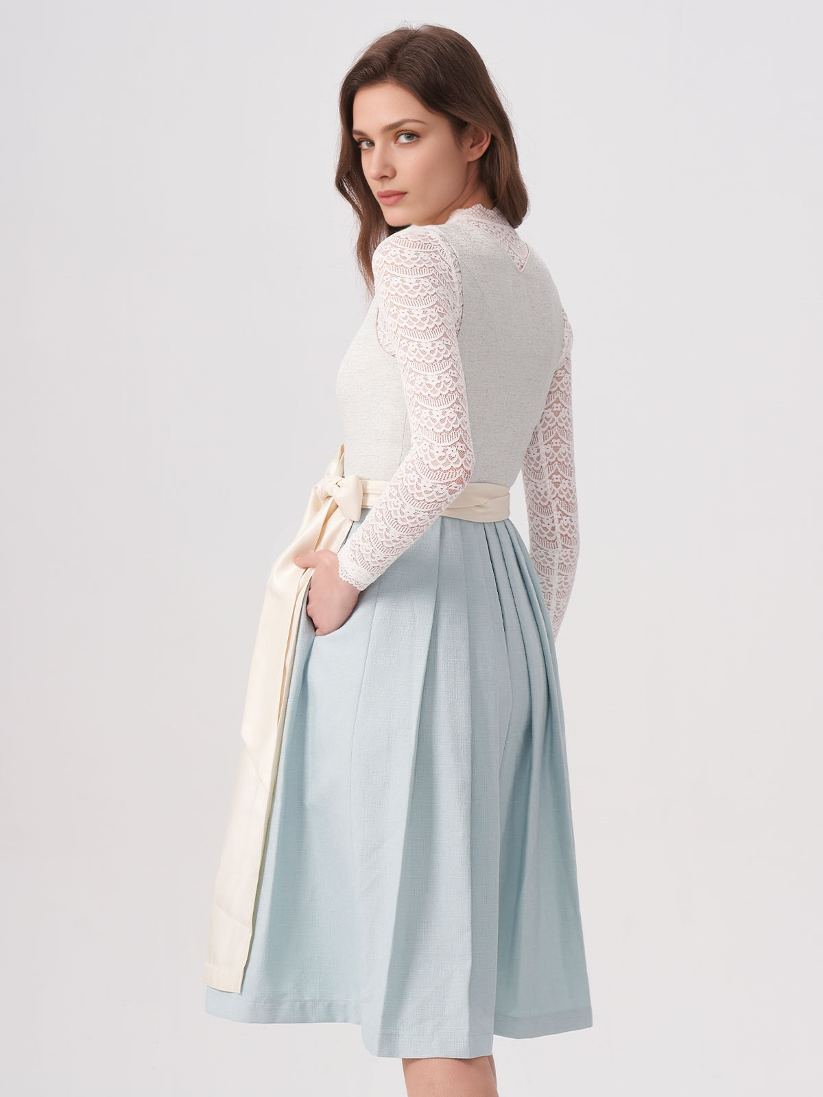 Dirndl in Blau – ein zeitloses Statement